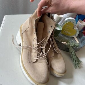 Sorel Hi-Line waterproof boots